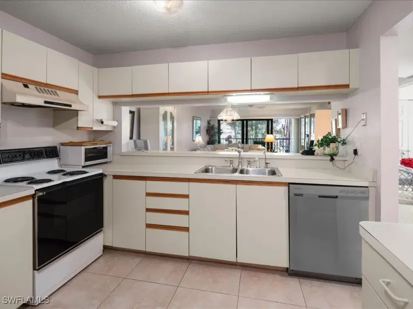 Picture of 5741 Deauville Cir F-208, Naples FL 34112