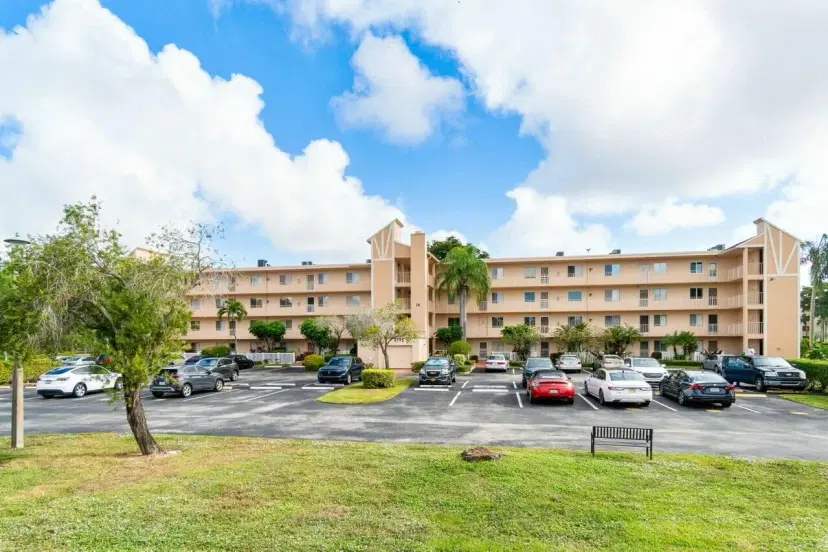 Picture of 6795 Huntington Lane 205, Delray Beach FL 33446