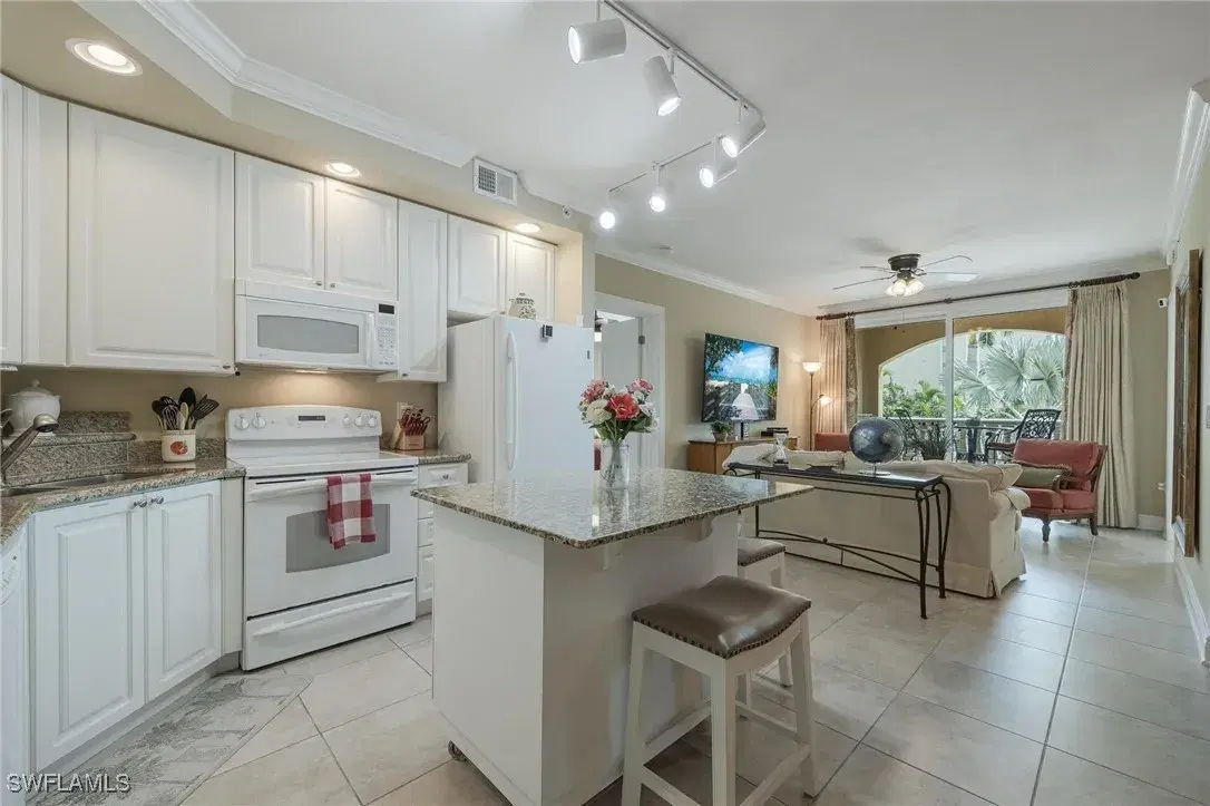 Picture of 2825 Palm Beach Blvd 214, Fort Myers, FL 33916
