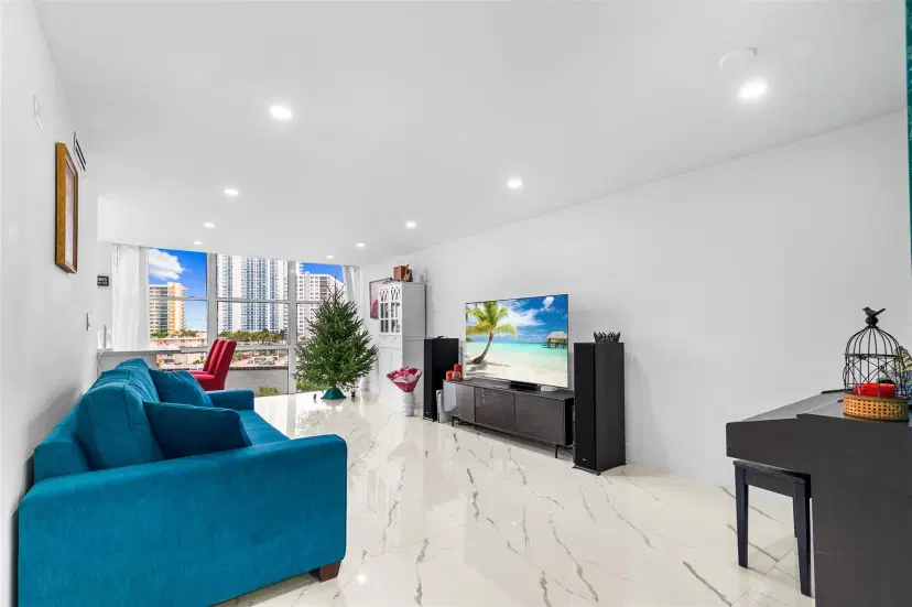 Picture of 800 Parkview Dr 604, Hallandale Beach FL 33009