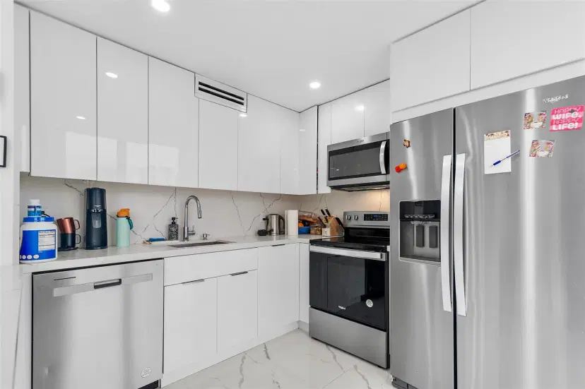 Picture of 800 Parkview Dr 604, Hallandale Beach FL 33009