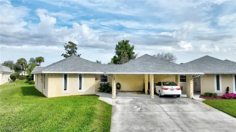 Picture of 2 E Greens Cir, Lehigh Acres FL 33936