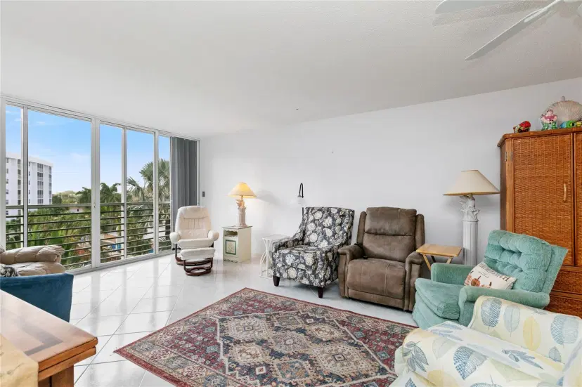 Picture of 2731 NE 14Th Street Cswy 529B, Pompano Beach FL 33062
