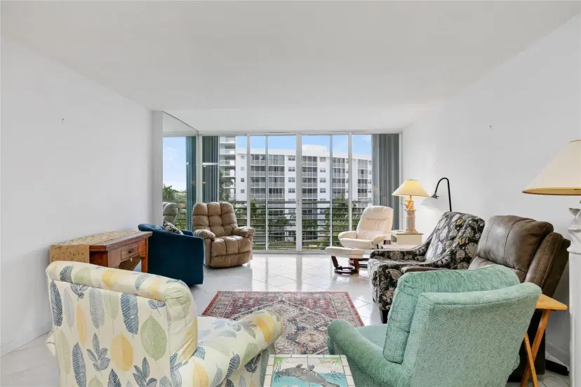 Picture of 2731 NE 14Th Street Cswy 529B, Pompano Beach FL 33062
