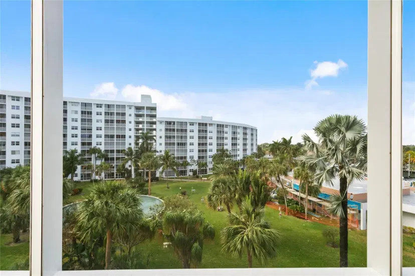 Picture of 2731 NE 14Th Street Cswy 529B, Pompano Beach FL 33062