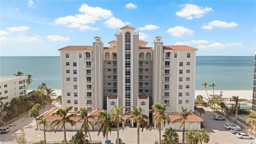 Picture of 9577 Gulf Shore Dr 304, Naples, FL 34108