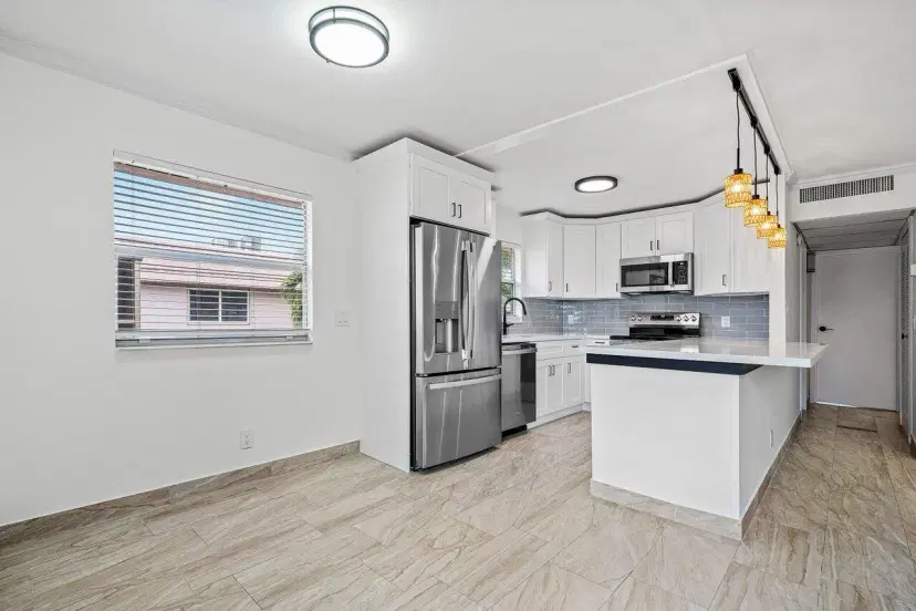 Picture of 372 Saxony H Lane 372H, Delray Beach FL 33446