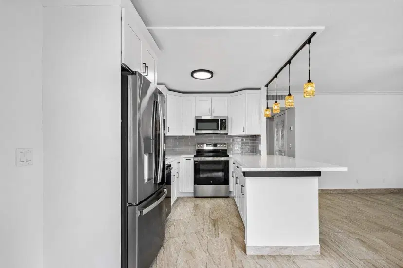 Picture of 372 Saxony H Lane 372H, Delray Beach FL 33446