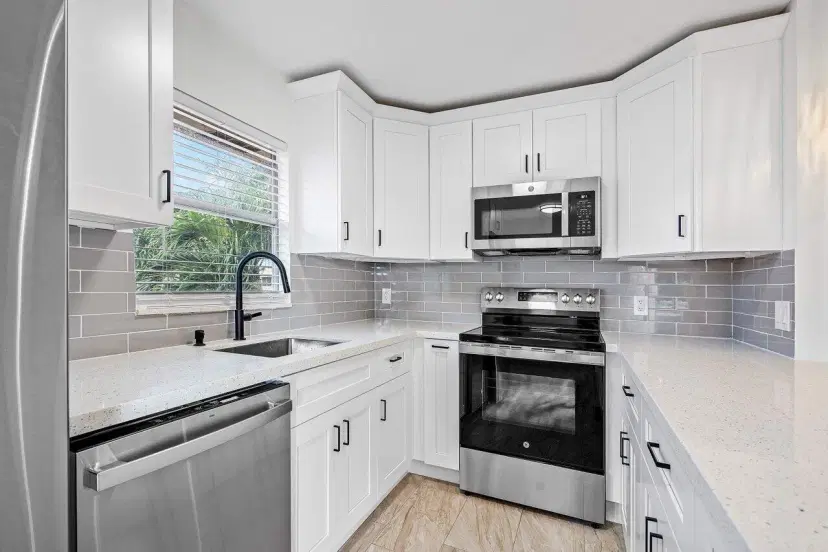 Picture of 372 Saxony H Lane 372H, Delray Beach FL 33446
