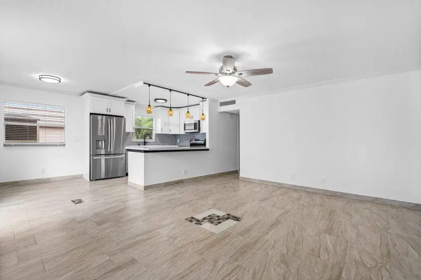 Picture of 372 Saxony H Lane 372H, Delray Beach FL 33446