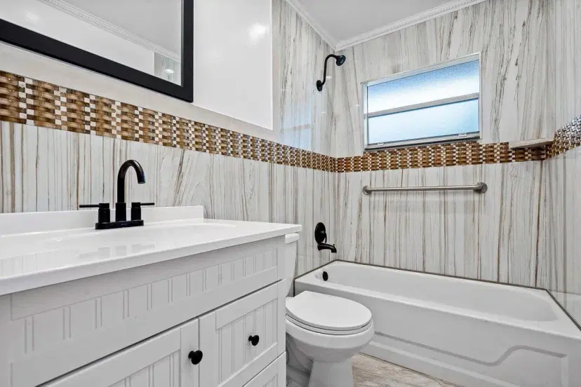 Picture of 372 Saxony H Lane 372H, Delray Beach FL 33446