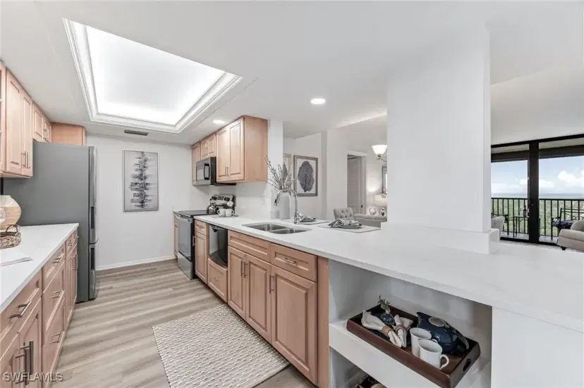 Picture of 17 Bluebill Ave 604, Naples FL 34108