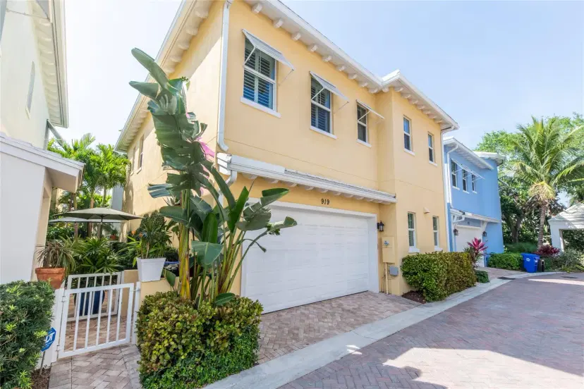 Picture of 919 N Victoria Park Rd, Fort Lauderdale FL 33304