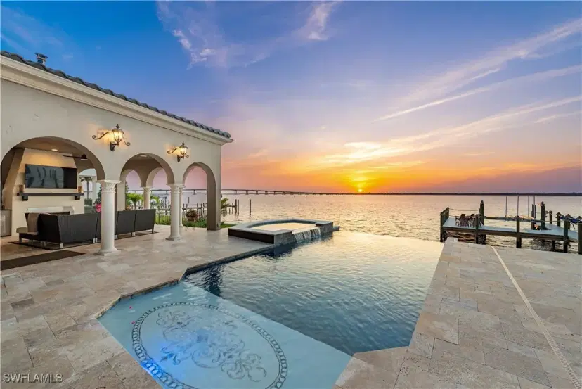 Picture of 3914 W Riverside Dr, Fort Myers FL 33901