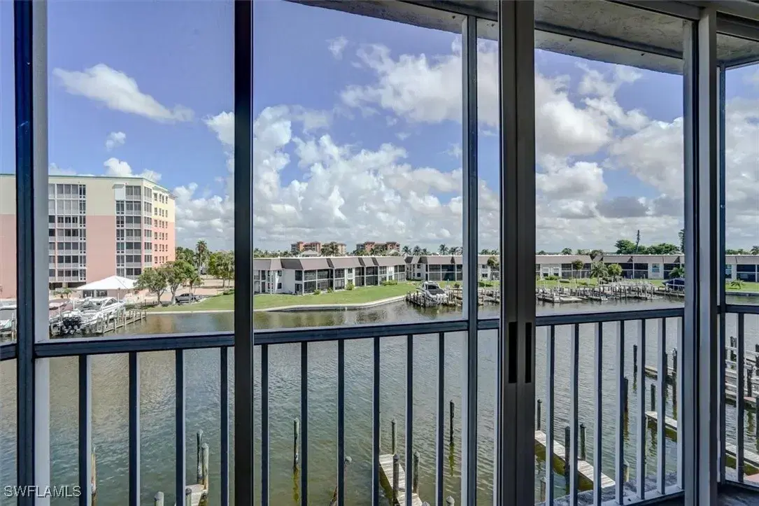 Picture of 4551 Bay Beach Ln 352, Fort Myers Beach, FL 33931