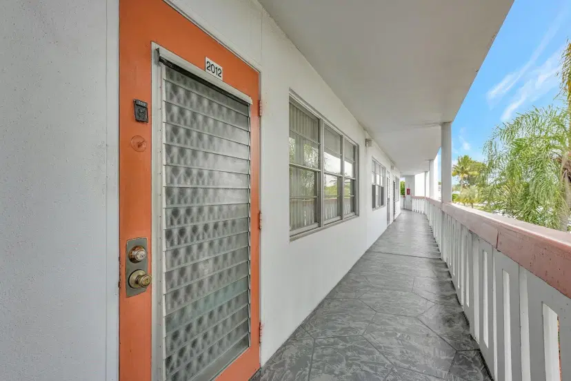 Picture of 2012 Westbury F 2012, Deerfield Beach FL 33442