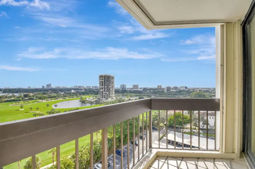 Picture of 2000 Presidential Way 1204, West Palm Beach FL 33401