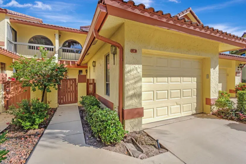 Picture of 5335 10Th Fairway Drive 3, Delray Beach FL 33484