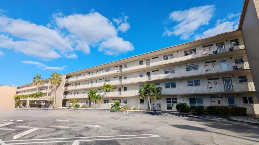 Picture of 2601 NE 3Rd Court 210, Boynton Beach FL 33435