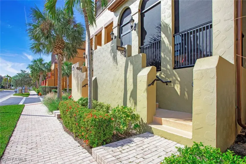 Picture of 9065 Albion Ln N 4909, Naples FL 34113