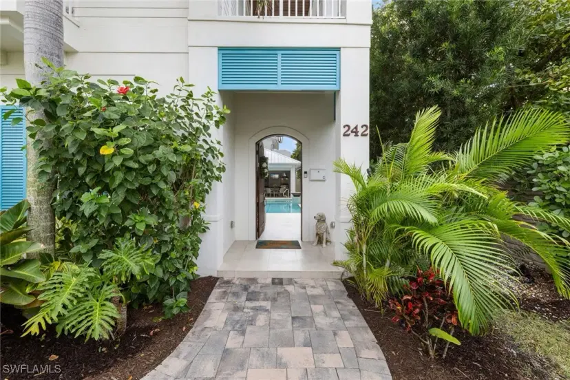 Picture of 242 2Nd Ave S, Naples FL 34102