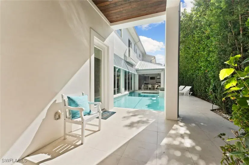 Picture of 242 2Nd Ave S, Naples FL 34102