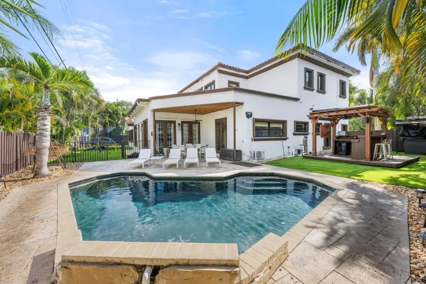 Picture of 2211 NE 43 Street, Lighthouse Point FL 33064