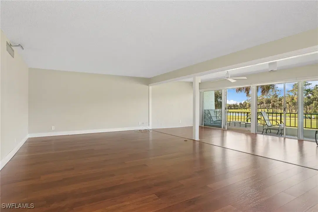 Picture of 104 Clubhouse Dr H272, Naples, FL 34105
