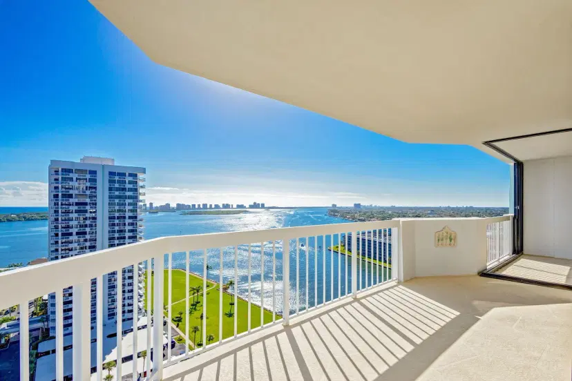 Picture of 123 Lakeshore Drive 1942, North Palm Beach FL 33408