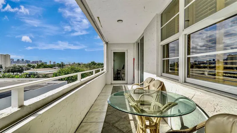 Picture of 1160 N Federal Hwy 522, Fort Lauderdale FL 33304