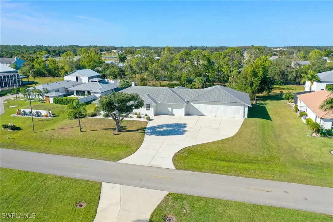 Picture of 18711 Crosswind Ave, North Fort Myers, FL 33917