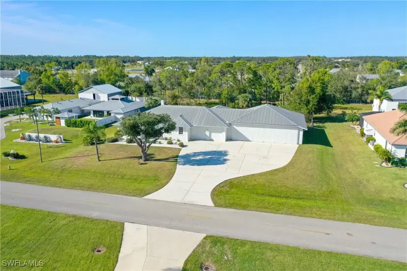 Picture of 18711 Crosswind Ave, North Fort Myers FL 33917