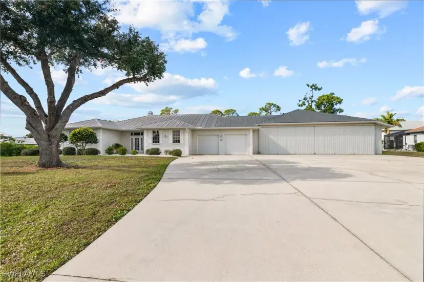Picture of 18711 Crosswind Ave, North Fort Myers FL 33917