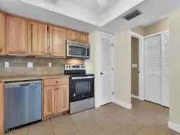 Picture of 208 SE 4Th Pl, Cape Coral, FL 33990