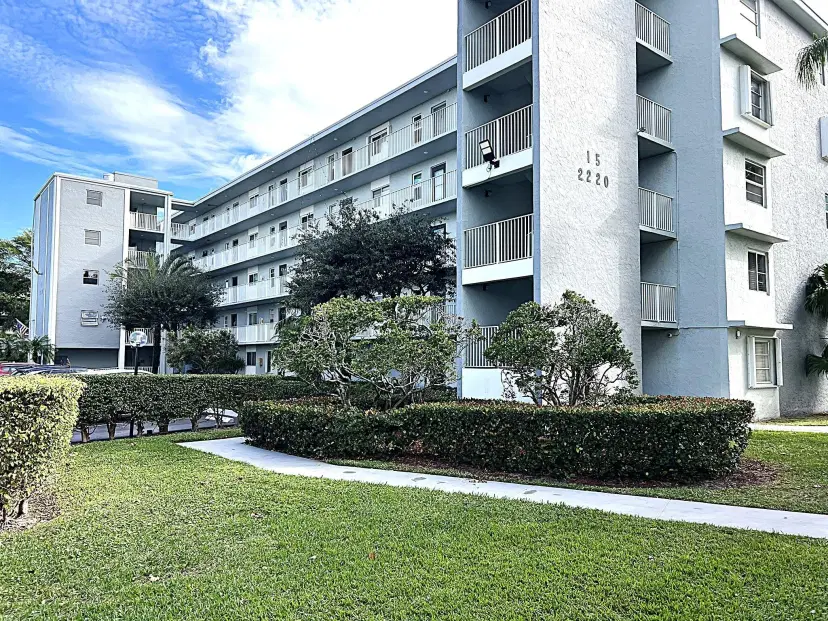 Picture of 2220 N Cypress Bend Drive 509, Pompano Beach FL 33069