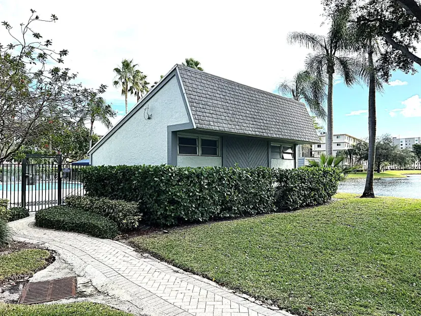 Picture of 2220 N Cypress Bend Drive 509, Pompano Beach FL 33069