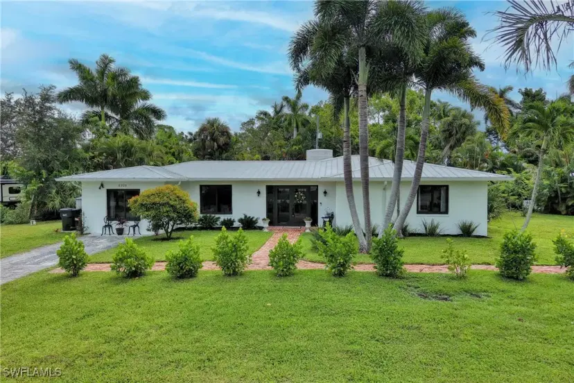 Picture of 6935 Old Whiskey Creek Dr, Fort Myers FL 33919