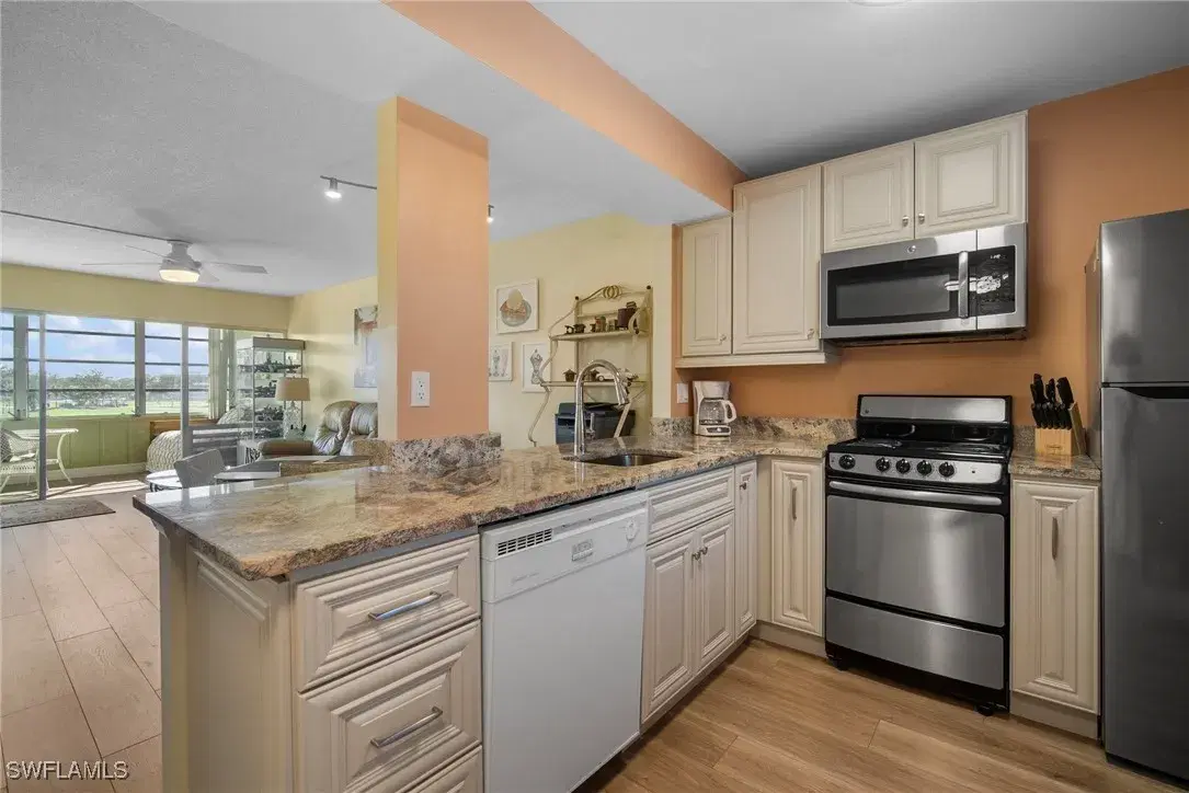 Picture of 1724 Pine Valley Dr 209, Fort Myers, FL 33907