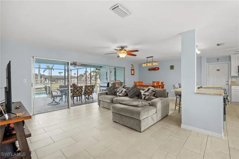 Picture of 1421 Windsor Ct, Cape Coral FL 33904
