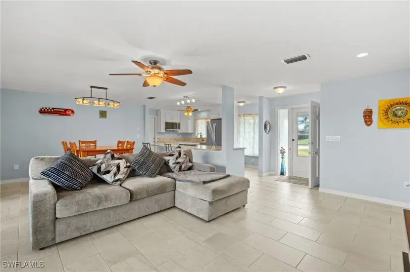Picture of 1421 Windsor Ct, Cape Coral FL 33904