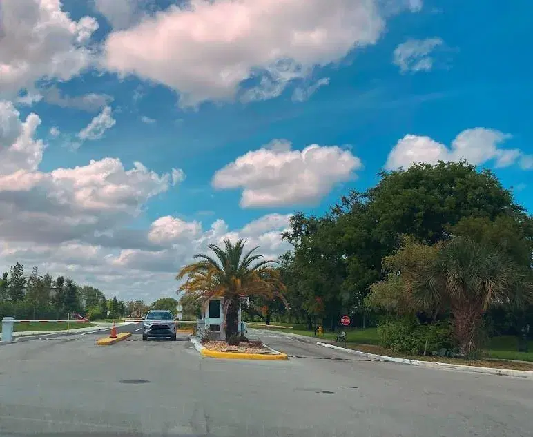 Picture of 2841 Somerset Dr 103, Lauderdale Lakes FL 33311