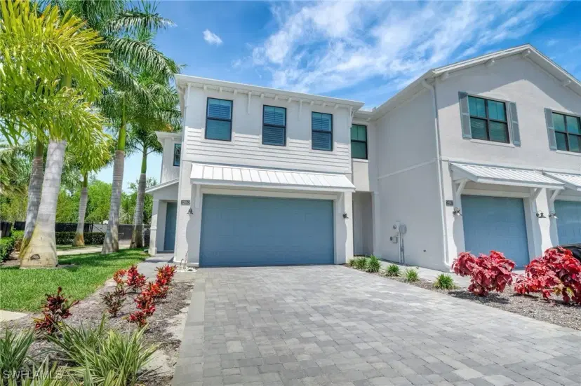 Picture of 12953 Pembroke Dr, Naples FL 34105