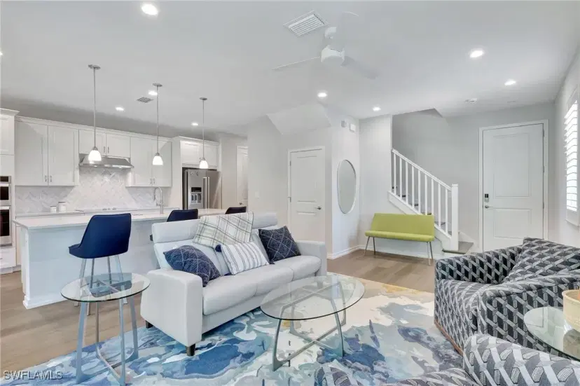 Picture of 12953 Pembroke Dr, Naples FL 34105