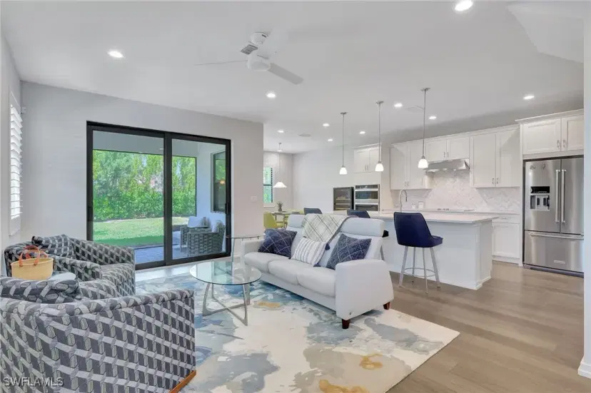 Picture of 12953 Pembroke Dr, Naples FL 34105