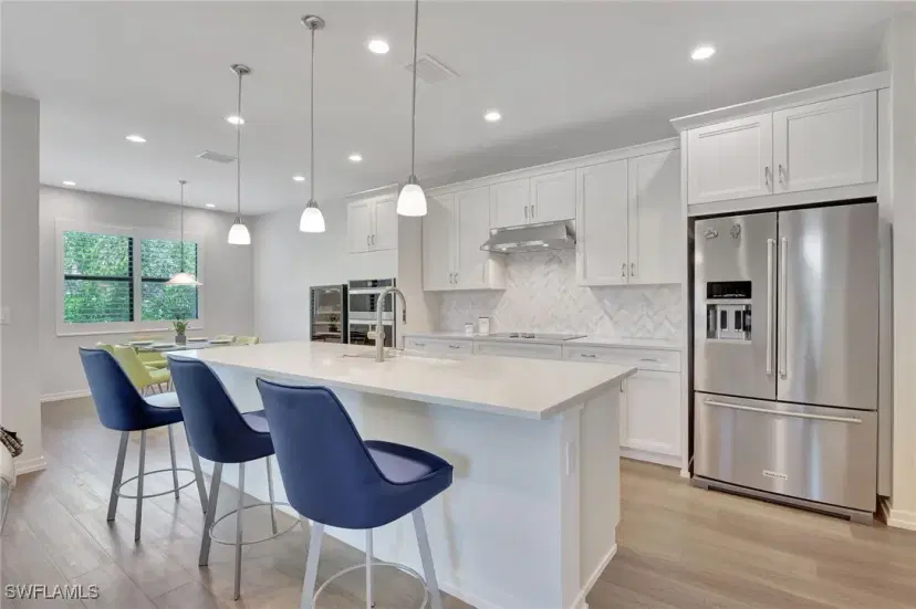 Picture of 12953 Pembroke Dr, Naples FL 34105