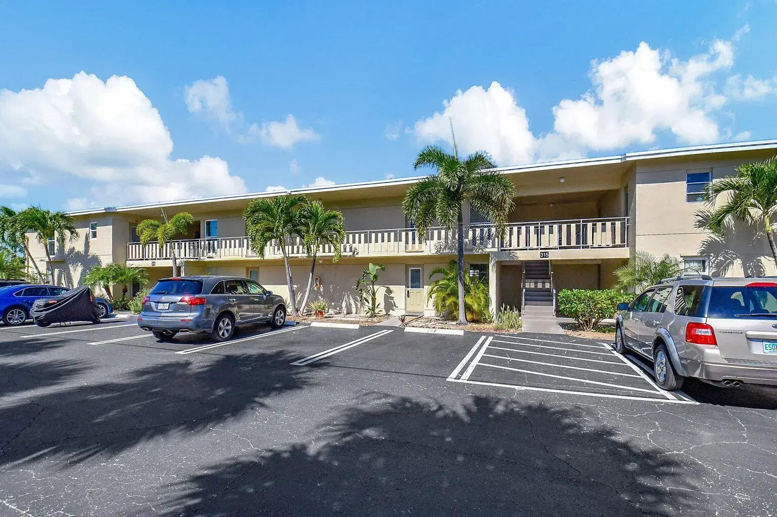Picture of 315 S Circle Drive S 102, Boynton Beach, FL 33435