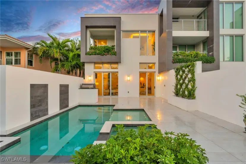 Picture of 1559 Chesapeake Ave 1559, Naples FL 34102