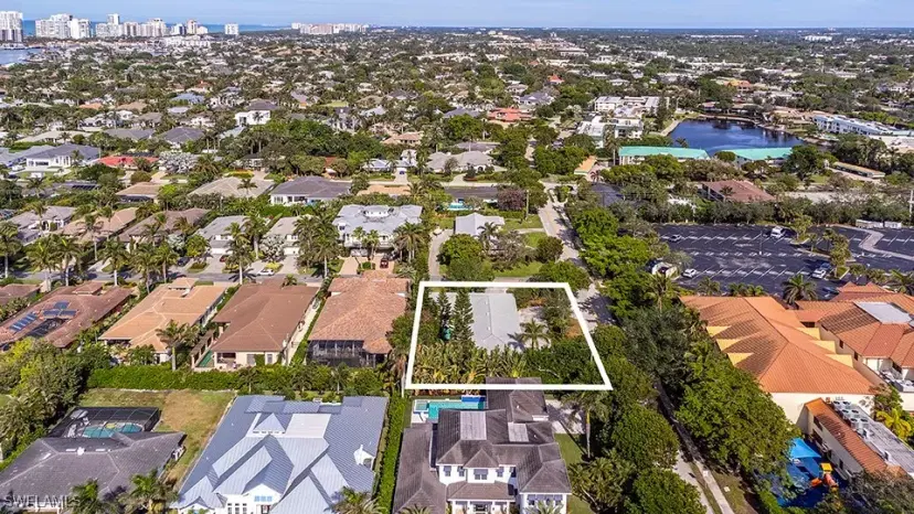 Picture of 698 Fairway Terrace, Naples FL 34103