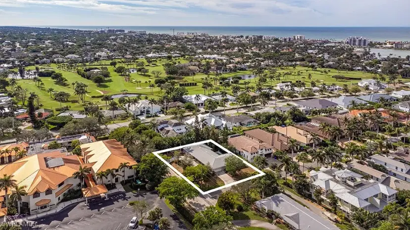 Picture of 698 Fairway Terrace, Naples FL 34103
