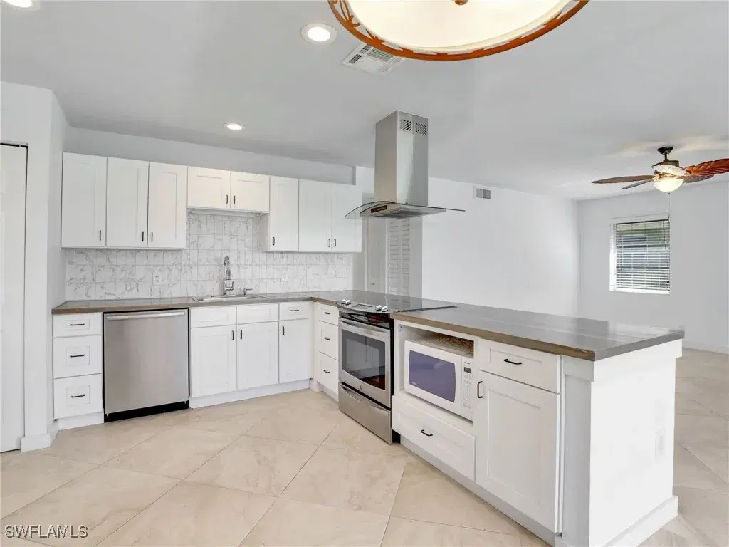 Picture of 1400 Pompei Ln 52, Naples, FL 34103
